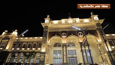 وزير النقل يستعرض أمام الرئيس السيسي أبرز انجازات النقل خلال 9 سنوات