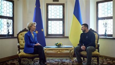 زيلينسكي ورئيسة المفوضية الأوروبية يناقشان ممرات بديلة لتصدير الحبوب