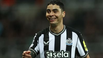 نيوكاسل يسحق باريس سان جيرمان 4-1 في دوري أبطال أوروبا