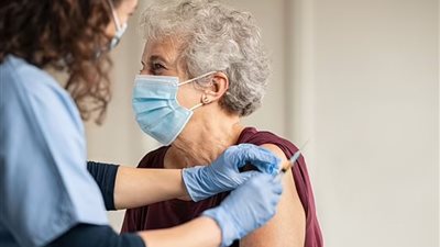 بحث علمي يكشف عن خطورة هذا اللقاح على النساء؟!