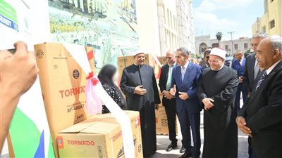 محافظ الغربية والمفتي يسلمان جهاز عرائس لـ10فتيات مقبلات على الزواج