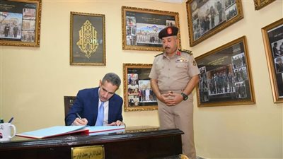 محافظ الغربية يهنئ رجال القوات المسلحة في القاعدة الجوية واللواء 110ومنطقة التجنيد 