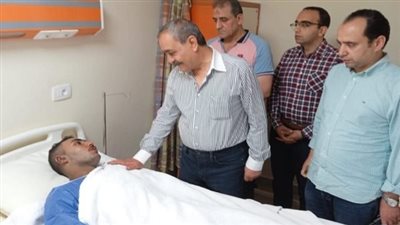 «بشارة» يطمئن على المصابين في حريق مديرية أمن الإسماعيلية
