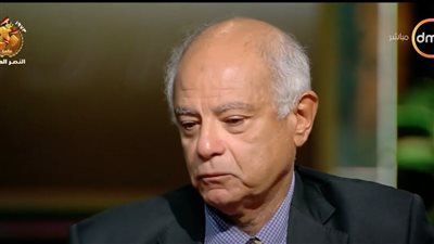 دبلوماسي سابق يبكي على الهواء بسبب حرب أكتوبر (فيديو)