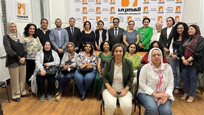 فريد زهران يجتمع بعدد من الباحثات والناشطات للحوار حول قضايا المرأة