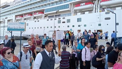 جوهرة النرويج العملاقة ترسو بميناء بورسعيد وعلى متنها 3428 سائحا