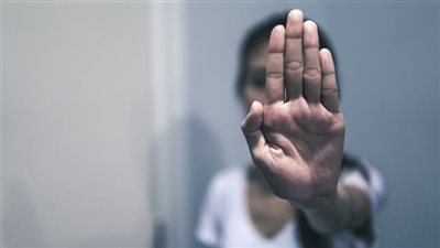 حاول التعدي عليها جنسيا.. سيدة تحاول ذبح شقيق زوجها في حلوان 