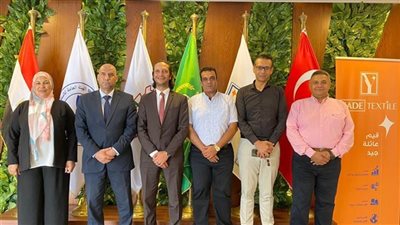 العمل: تنظم جولة ميدانية لتعزيز العلاقات بإحدى الشركات الخاصة في الإسماعيلية