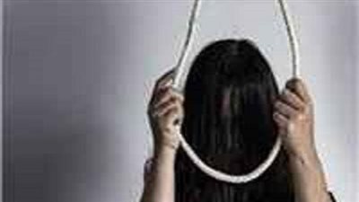 لخلافات مع والدها.. فتاة تتخلص من حياتها داخل غرفتها بميت غمر