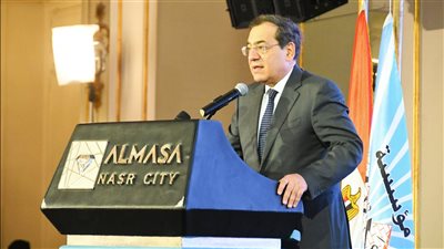 «الملا»: قطاع البترول يسير وفق خارطة طريق واضحة دون إغفال لتغيرات المناخ