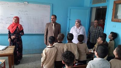 «مدير تعليم القليوبية» تتابع انضباط العملية التعليمية في مدارس المحافظة 