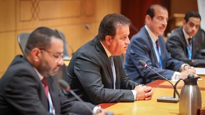 وزير الصحة يوجه دعوة لنظيرته القطرية لزيارة عدد من المستشفيات