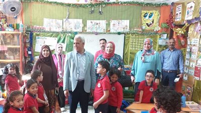 مدير تعليم القاهرة يؤكد أهمية التفاعل النشط بين الطلاب والمعلمين ومتابعة القنوات التعليمية