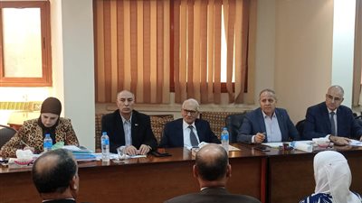 وكيل تعليم كفر الشيخ يجري مقابلات مع المتقدمين لوظائف التوجيه الفني