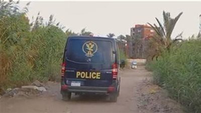 عائلة مشهورة تصيب 4 أشخاص بطلقات نارية في كوم أمبو