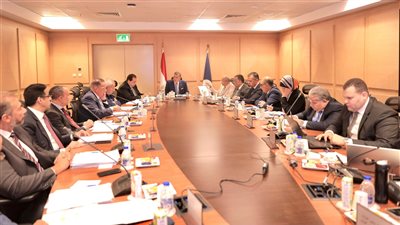 وزير السياحة والآثار يترأس الاجتماع الأول للجنة الخاصة بمناقشة الاستراتيجية العامة لتنشيط وتحفيز السياحة في مصر