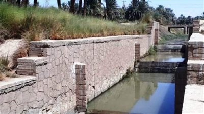 تطهير مخرات السيول والترع والمصارف بـ36 مخر صناعي في أسوان