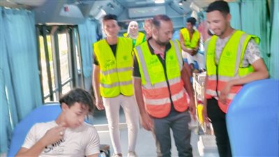 إقبال كبير من المواطنين على نقاط التبرع بالدم للأشقاء الفلسطنيين بالمنيا 