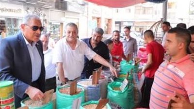 محافظ دمياط: الالتزام بمبادرة تخفيض أسعار السلع الأساسية بنسب تصل 25%