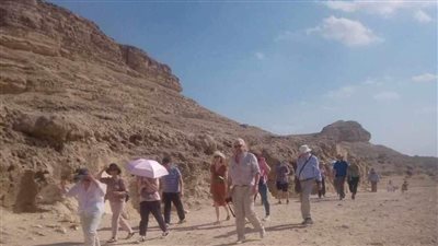 المناطق الأثرية بالمنيا تستقبل وفدًا سياحيًا متعددة الجنسيات