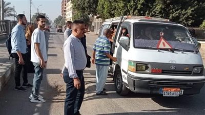 حملات تفتيشية مكثفة لمتابعة انتظام العمل بمواقف سيارات مطاي وسمالوط