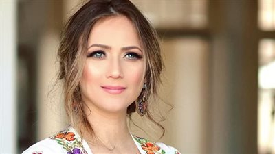 قوات الاحتلال تعتقل المطربة الفلسطينية دلال أبو آمنة (صورة)