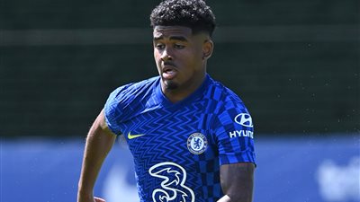 تقرير إسباني: صراع ثلاثي على ضم جوهرة تشيلسي الإنجليزي