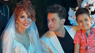 نوال صاحبة أغنية 