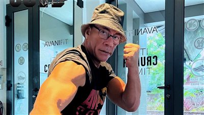 في عيد ميلاده.. فان دام: أتمنى لكم جميعا السلام والخير (صورة)