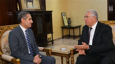 وزير الزراعة يبحث مع محافظ الغربية موقف المشروعات الزراعية وخطوات دعم المزارعين