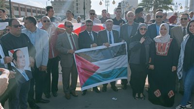 مدير تعليم البحيرة يتقدم مسيرة للتضامن مع فلسطين ودعم قرارات الرئيس السيسي
