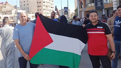 الآلاف يحتشدون بميدان الساعة في شمال سيناء لتفويض السيسي بالحفاظ على الأمن القومي 