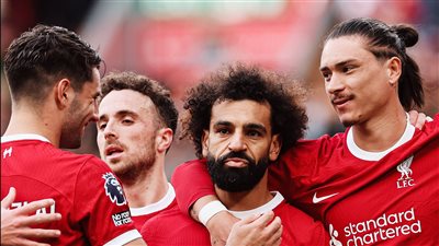  أعلام فلسطين في الملعب.. صلاح يقود ليفربول للفوز على إيفرتون في الأنفيلد 