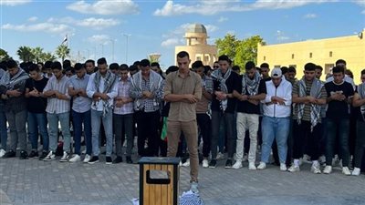 طلاب جامعة سيناء يؤدون صلاة الغائب على أرواح الفلسطينيين