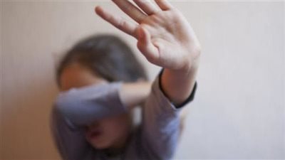 ضربها حتى الموت.. حبس أب أنهى حياة ابنته بالسلام