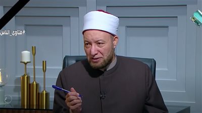 هل التحدث أثناء تشغيل إذاعة القرآن الكريم حرامًا؟.. أمين الفتوى يوضح (فيديو)