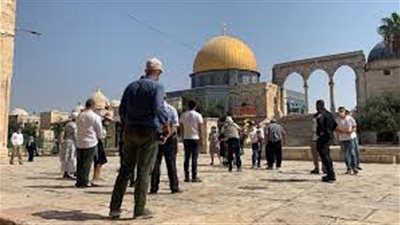 عشرات المستوطنين يقتحمون المسجد الأقصى