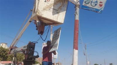 حملة لرفع الإعلانات المخالفة بسمالوط وسيارة متنقلة لإصدار تراخيص الإعلانات ببنى مزار