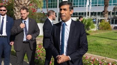 رئيس وزراء بريطانيا يصل إسرائيل ضمن حملات الدعم الغربية لتل أبيب