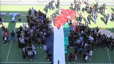 رئيس جامعة المنصورة الجديدة يشيد بطلاب كلية الهندسة بسب تصميم هندسي لفلسطين