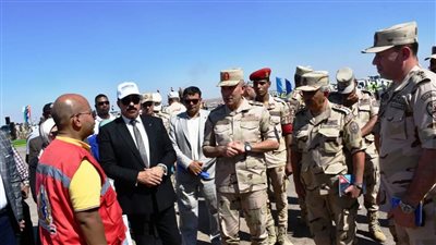 محافظ أسوان وقائد قوات الدفاع الشعبى والعسكرى يتفقدان أصطفاف المعدات ومعسكر الإيواء