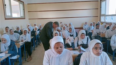 « وكيل تعليم البحيرة» يقيل مدير إحدى المدارس لتقاعسه فى أداء عمله