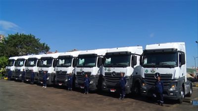 12 تريلا مرسيدس جديدة لتفريغ المحطات الوسيطة من المخلفات بالإسكندرية 