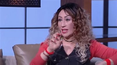 بعد انتقاد الجمهور لها.. إيناس مكي تدافع عن نفسها: برقص على خيبة العالم والمؤسسات