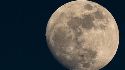 دراسة مفاجئة تكشف عن معلومة غريبة عن الأرض وعلاقتها بالقمر