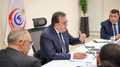 وزير الصحة يوجه بتكثيف الزيارات الميدانية لوكلاء الوزارة لحل مشاكل المواطنين