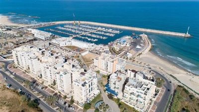 إعلام إسرائيلي: حكومة نتنياهو تفشل في إجلاء سكان عسقلان وتتركهم تحت القصف