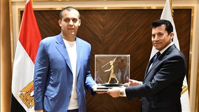 وزير الرياضة يستقبل رئيس الاتحاد الدولى للملاكمة
