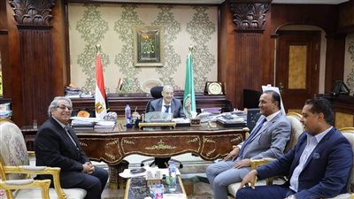محافظ المنيا يلتقي بأعضاء مجلسي النواب والشيوخ لبحث مطالب المواطنين