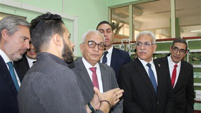 وزير التربية التعليم والسفير الإيطالي ومدير المديرية يتفقدون معهد السالزيان 